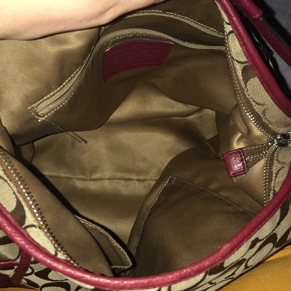 COACH Signature canvas LARGE Hobo - Picture 13 of 16
